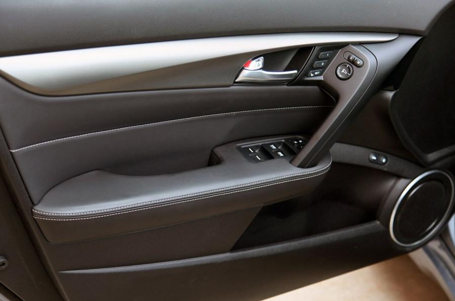 Детали интерьера Acura TL SH-AWD 2011 года  (фото 43 из 101)